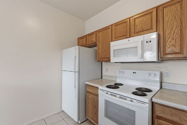 Building Photo - Pending/ Rented - Comfortable Eastside Liv...