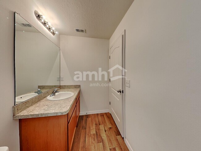 Building Photo - 733 Chatham Walk