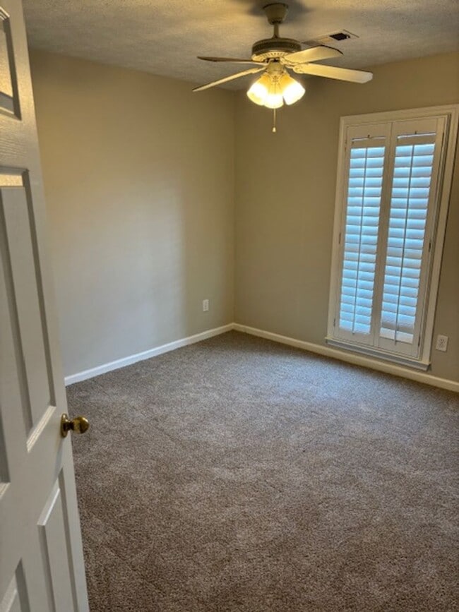 Building Photo - Your Next Home Awaits – Move-In Ready.