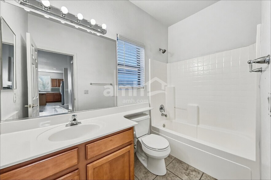 Building Photo - 17514 W Ocotillo Ave