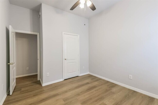 Building Photo - 2212 Highland Crossing Dr