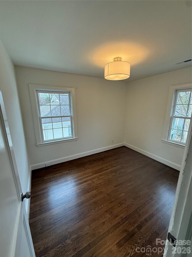 Building Photo - 2114 Brandon Cir