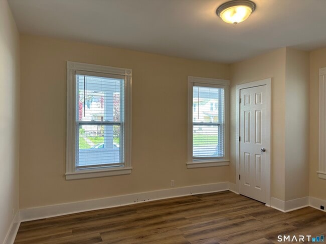 Building Photo - 46 Holbrook St