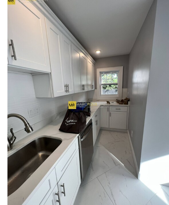 Building Photo - 12 Lawrence St