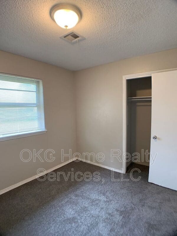 Building Photo - 6812 S Land Ave