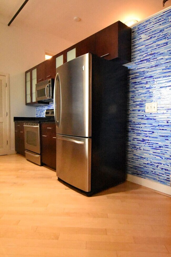 Building Photo - Chic, Contemporary 1 BD 1.5 BA Condo in the Mount Pleasant neighborhood of NW DC!!