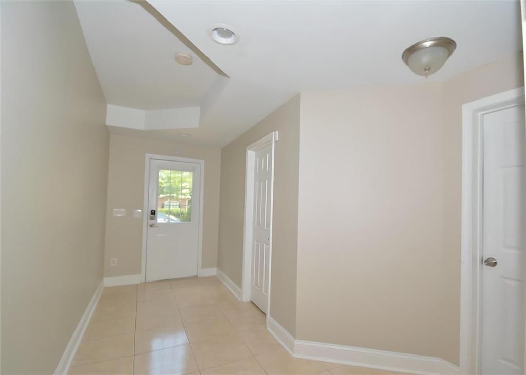 Building Photo - 618 Tradwell Pl NE