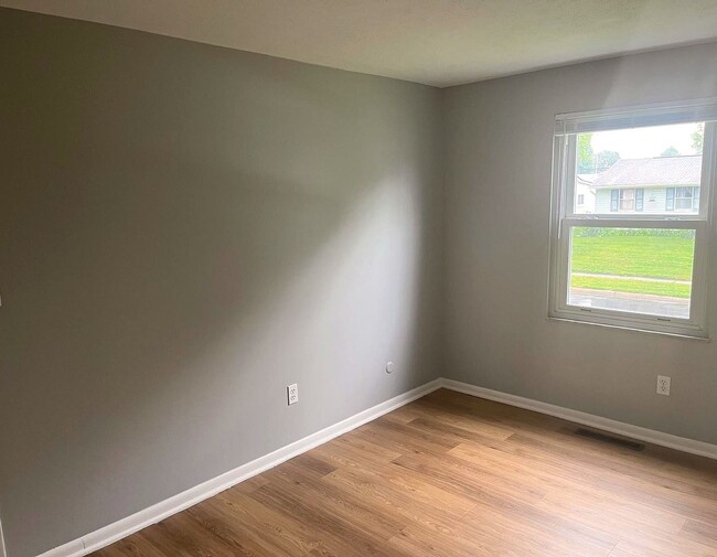 Building Photo - 5101 Holbrook Dr