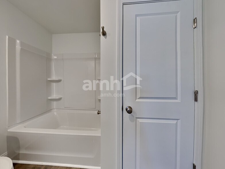 Building Photo - 413 Armstrong Curve