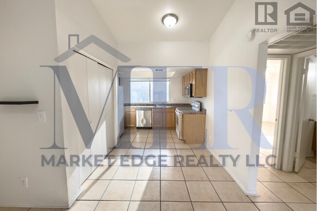 Building Photo - 2Bed/2Bath Apartment at Peoria Ave/19th Ave! Ready for Immediate Move-In! -- All Tile Flooring!