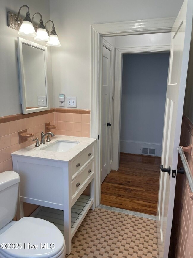 Building Photo - 2417 Slay Dr