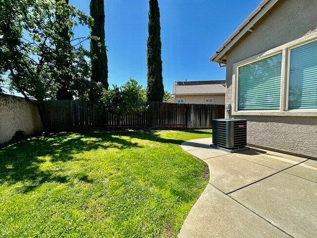 Building Photo - Beautifully Updated 3-Bedroom, 2-Bath Home...
