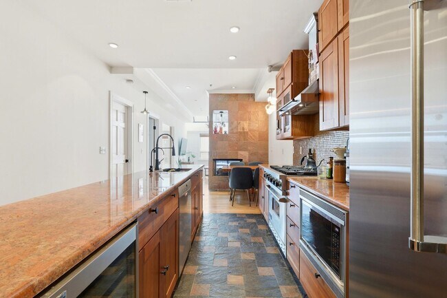 Building Photo - 81 Montgomery St