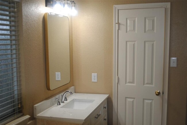 Building Photo - 4606 Russett Ln