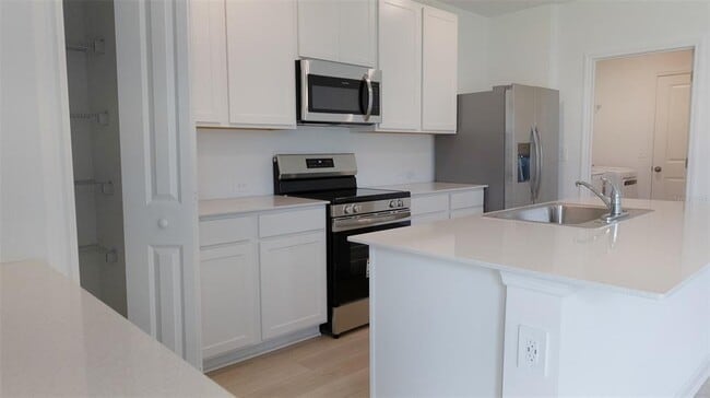 Building Photo - 6433 Domizio Dr