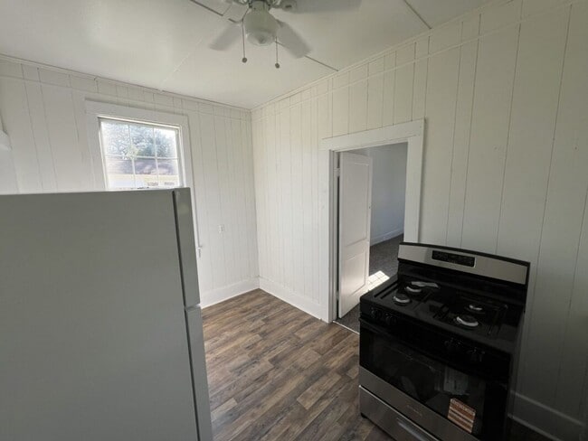 Building Photo - 2-Bedroom 1-Bath Home on Sunshine Rd.