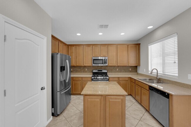 Building Photo - 3 bedroom home in gated community