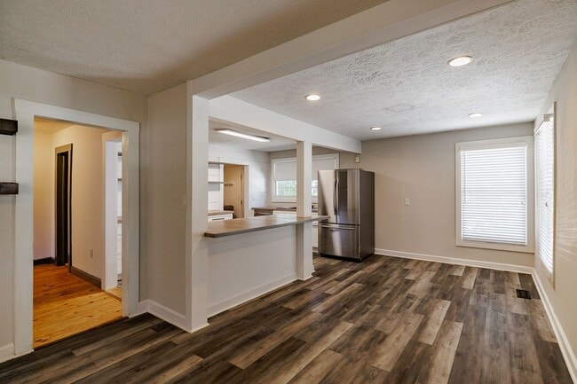 Building Photo - Beautiful Ranch Home in Prime Jefferson Location – Pet Friendly!