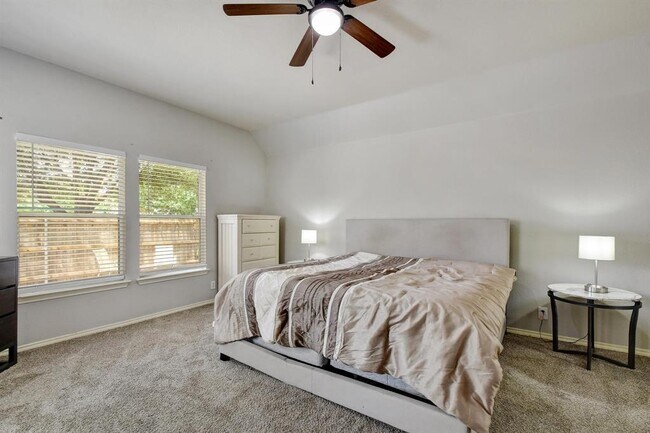 Building Photo - 2354 Oak Pebble