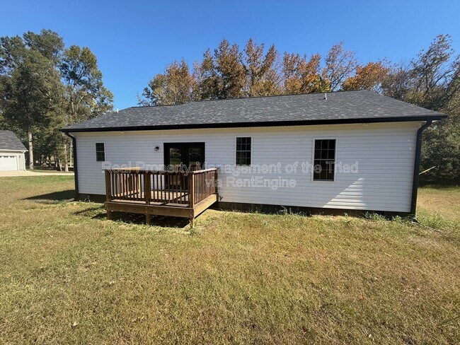 Building Photo - 3773 Hinshaw Country Rd
