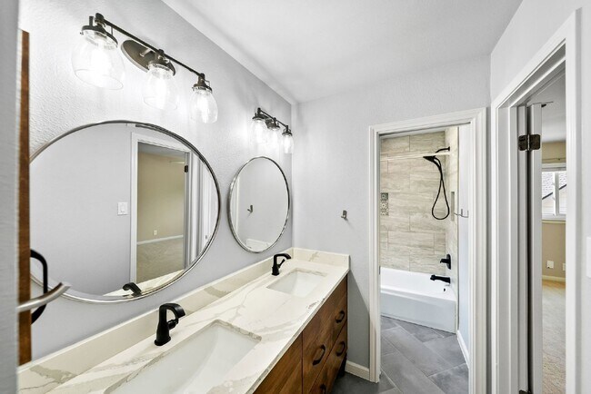 Building Photo - Spacious Cul De Sac Location Surrounded by...