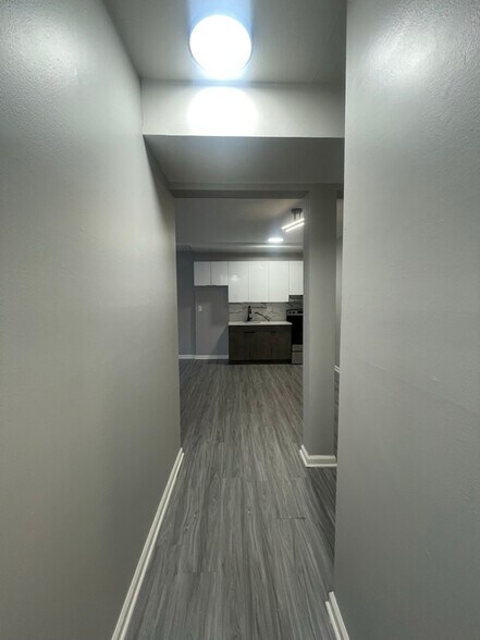 Building Photo - 31 Gillett St