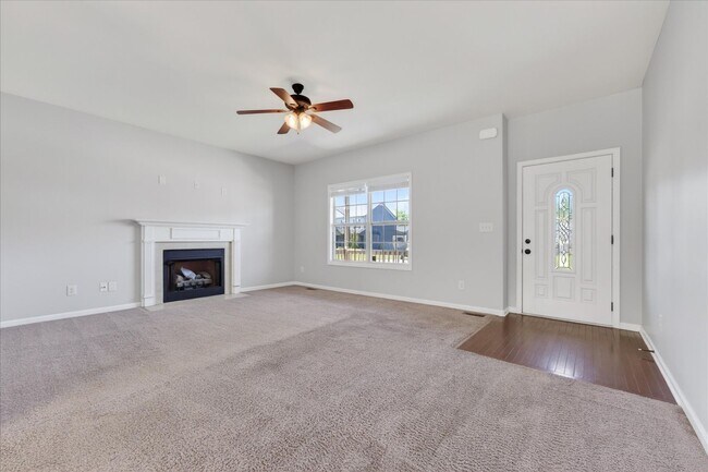 Building Photo - Pet Friendly Three Bedroom!