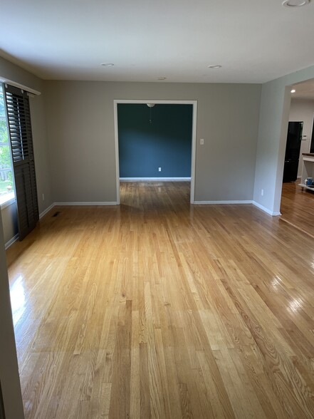 Living room w/attached formal dinning room - 8205 Ainsworth Dr