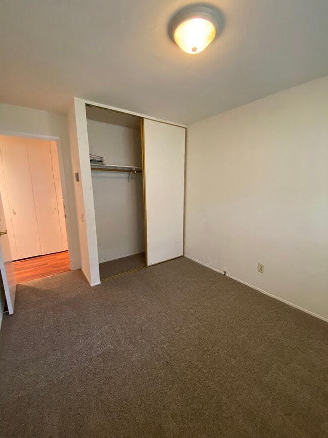 Building Photo - Beautiful 3 bed, 2 bath Townhome close to USD and Mission Valley!
