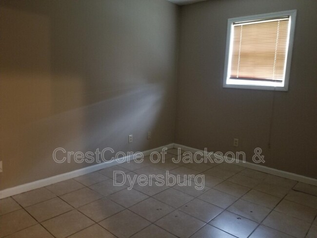 Building Photo - 864 Egg Hill Rd