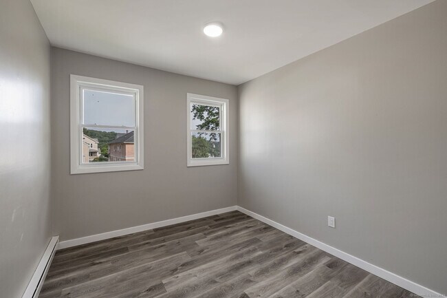 Building Photo - 121 Hillview Ave