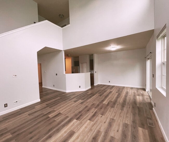 Building Photo - 1157 Goldfinch Ave