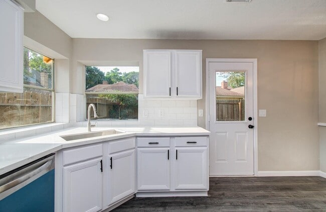 Building Photo - 5803 Forest Timbers Dr
