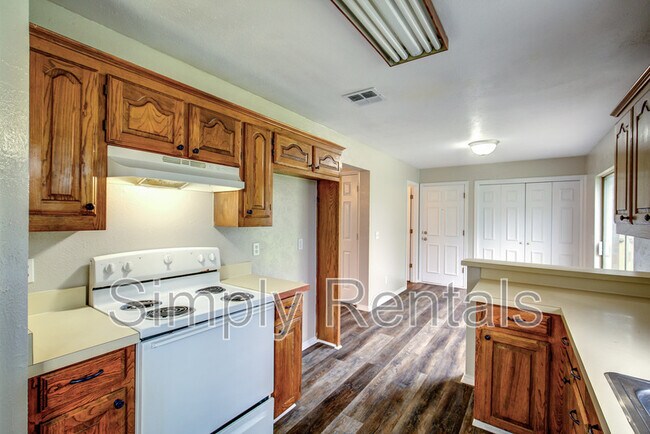 Building Photo - 2003 Hackberry Cir