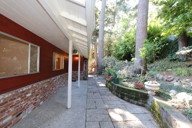 Building Photo - Mid-Century 3 Bedroom Montclair Home