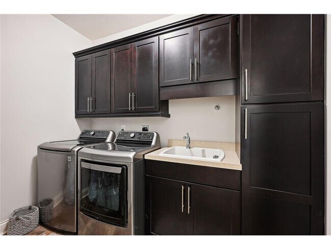 Building Photo - 8329 Goldenrod Ln N