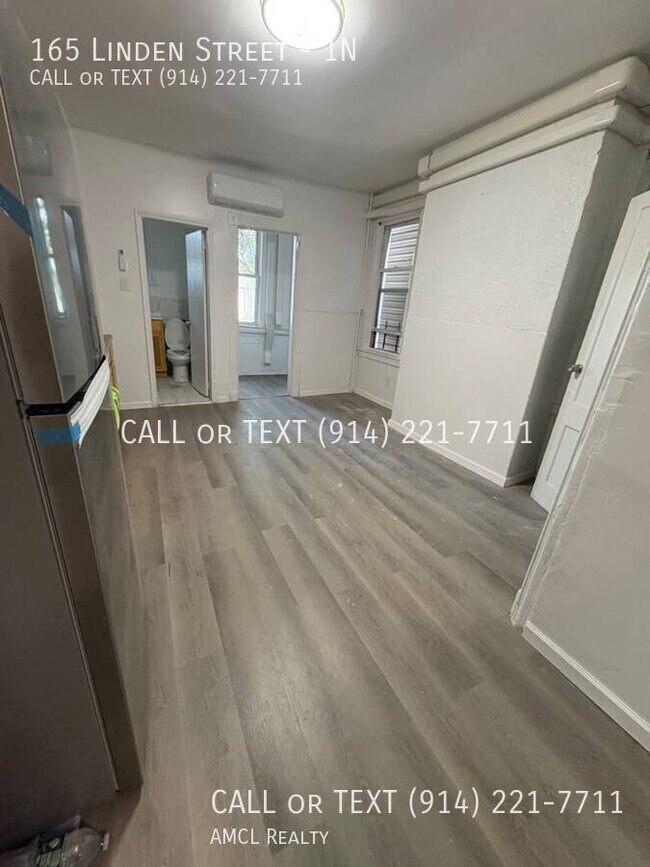 Building Photo - 165 Linden St