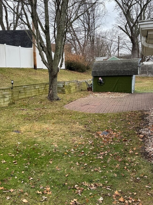 Building Photo - Great 2 Bedroom/2 Bath Duplex Unit For Lease