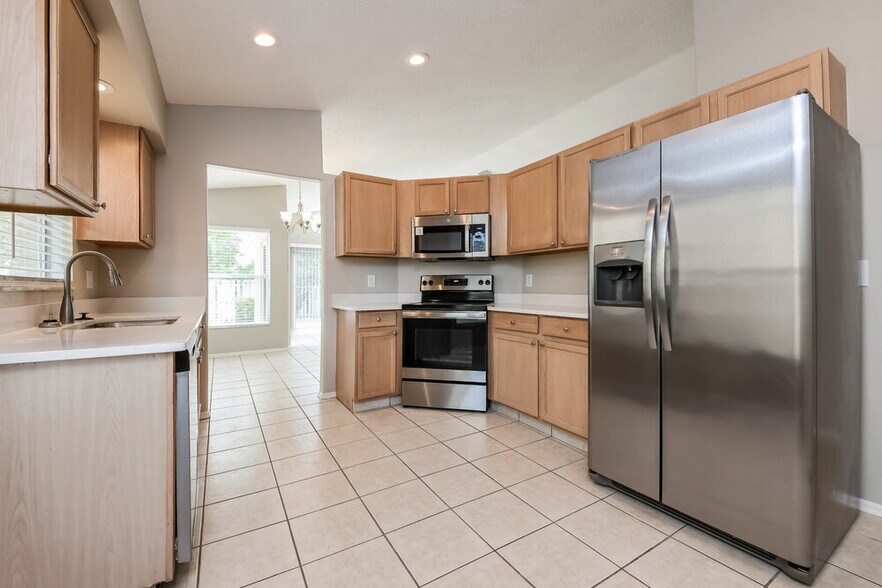 Building Photo - 2603 Spring Hill Dr