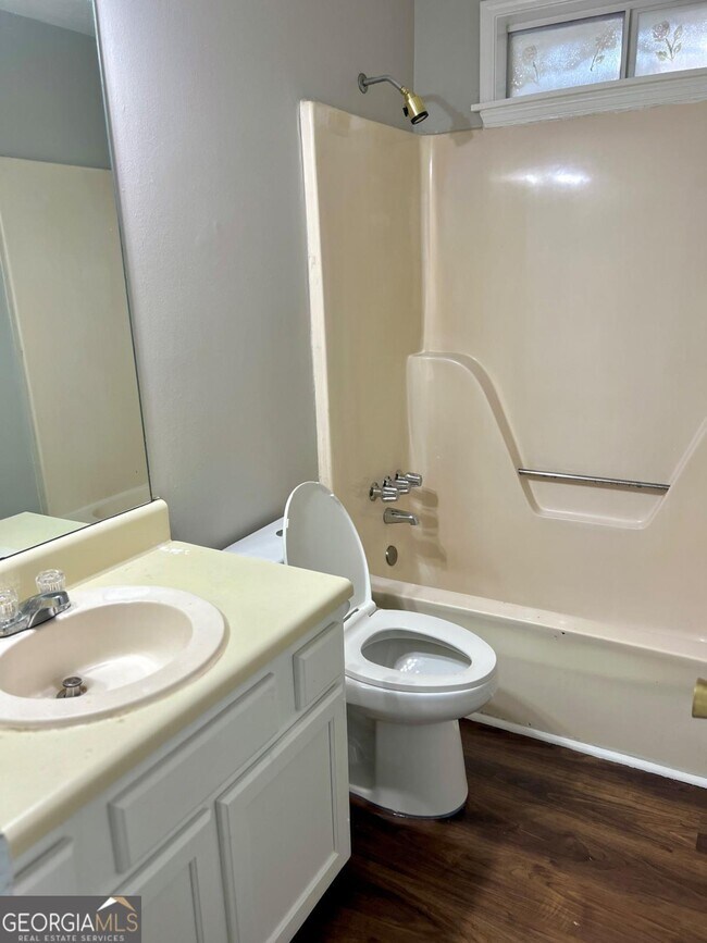 Building Photo - 3990 Rocmar Dr