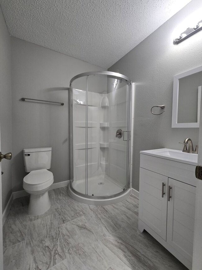 Building Photo - EFFICIENCY IN DELTONA AVAILABLE NOW, UTILI...