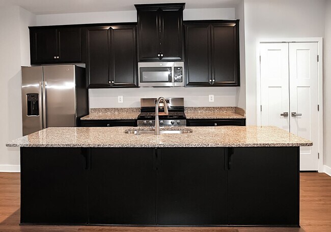 Building Photo - 2061 Lockwood Dr