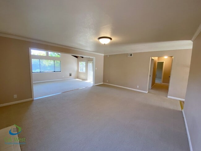 Building Photo - $5995 - Spacious 4 Bed/2 Bath Los Gatos Ho...