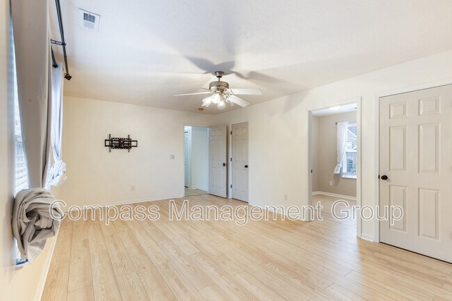 Building Photo - 1136 Paxton Dr