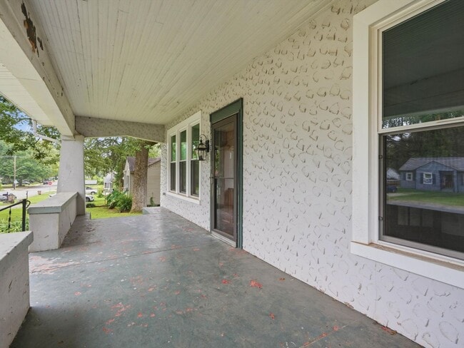 Building Photo - 1623 Enolam Blvd SE