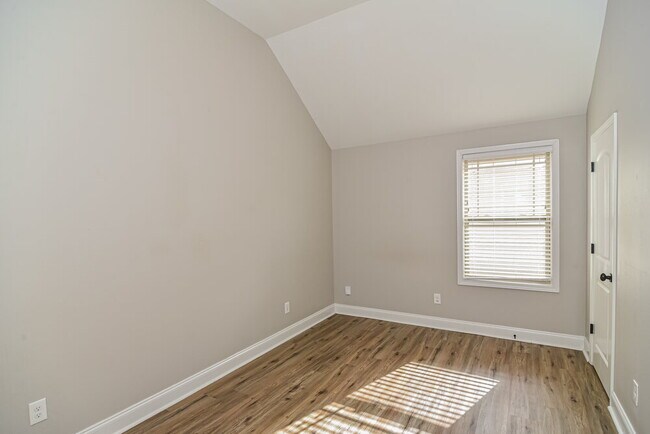 Building Photo - 1233 Catawba Way