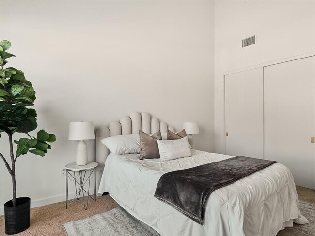 Building Photo - 2100 Bighorn