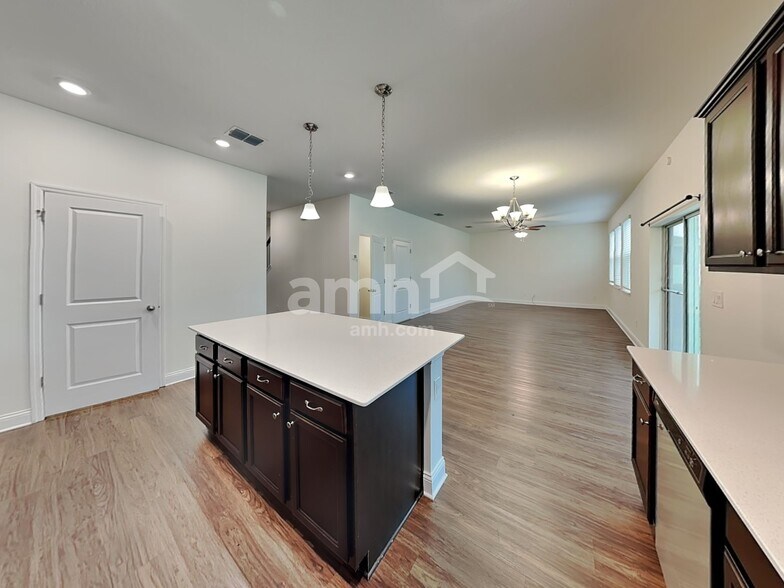 Building Photo - 906 Summer Stone Loop