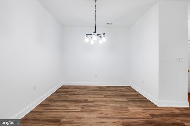 Building Photo - 13 Andrew Pl