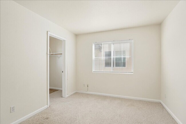 Building Photo - 9074 Piazza Ct